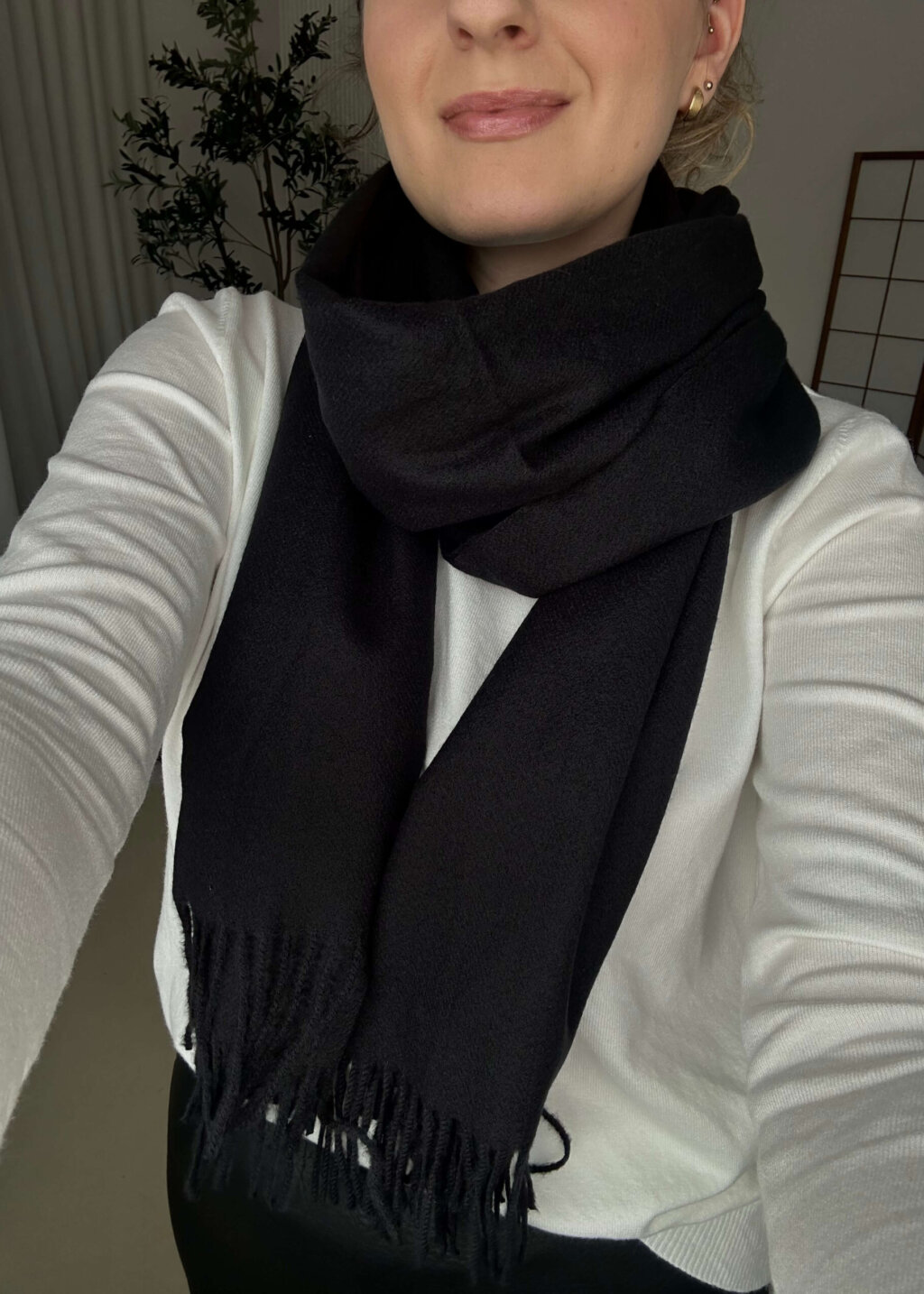 MIEKKI SZALIK Z WEŁNĄ I WISKOZĄ CZARNY