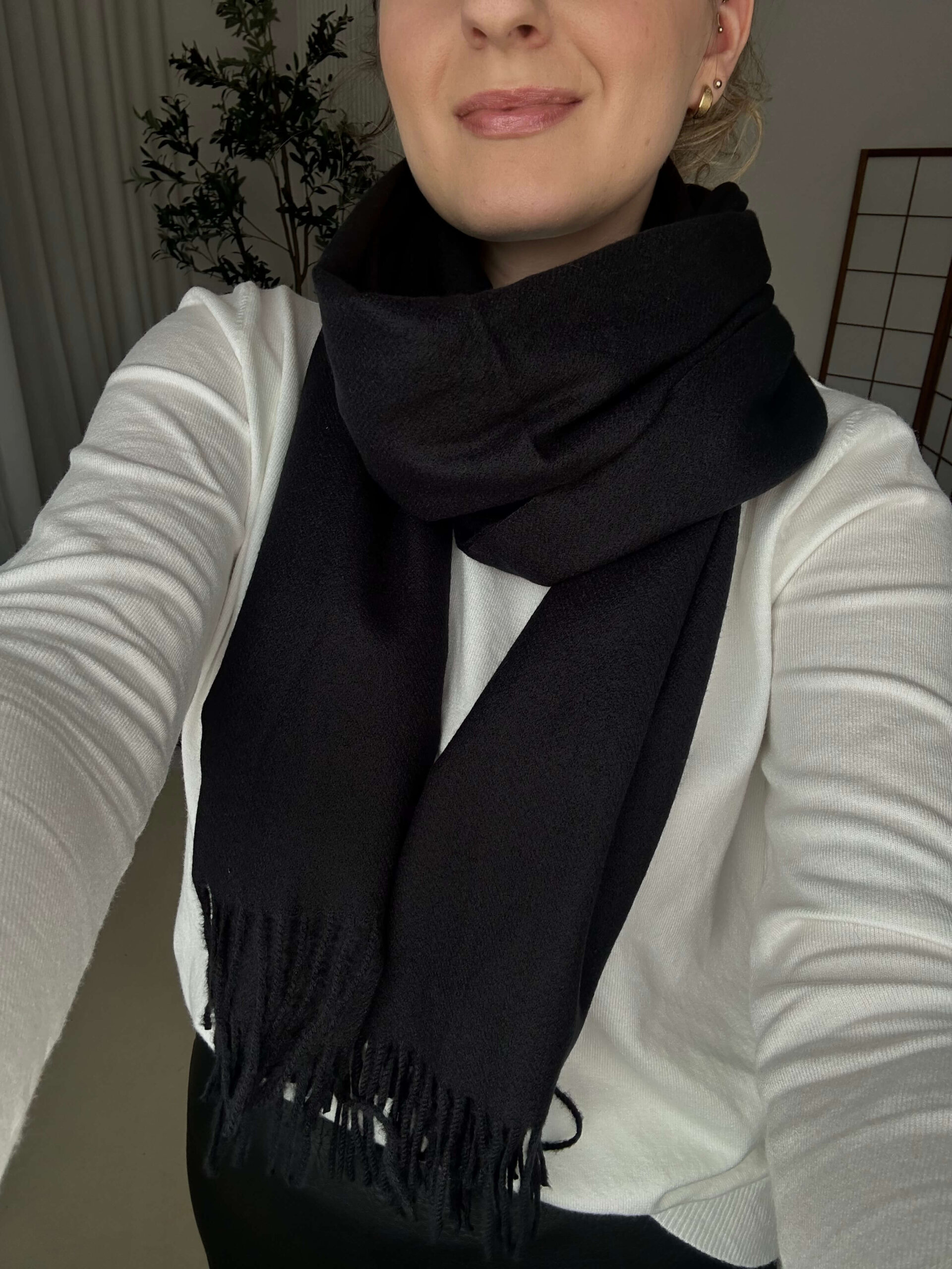 MIEKKI SZALIK Z WEŁNĄ I WISKOZĄ CZARNY